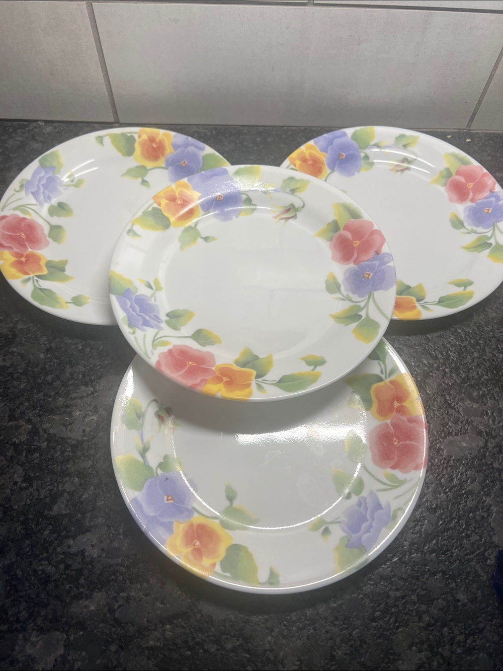 Corelle SUMMER BLUSH salad or dessert Plates Set of 4. Excellent condition